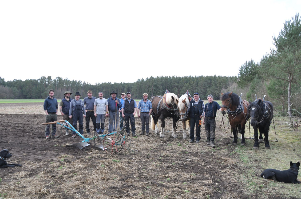 <img alt="" src="/user/pages/06.rueckblicke/pfluegen-intensiv/02_CB79ACF7-B472-43C7-8689-B273F5C12358?name" />